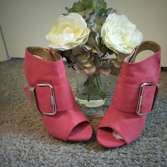 Suede pump - Picture 2 of 3